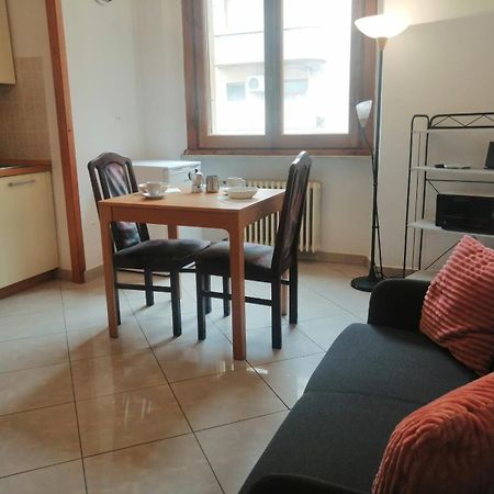 Apartment In Front Of The Train Station! Florens Exteriör bild