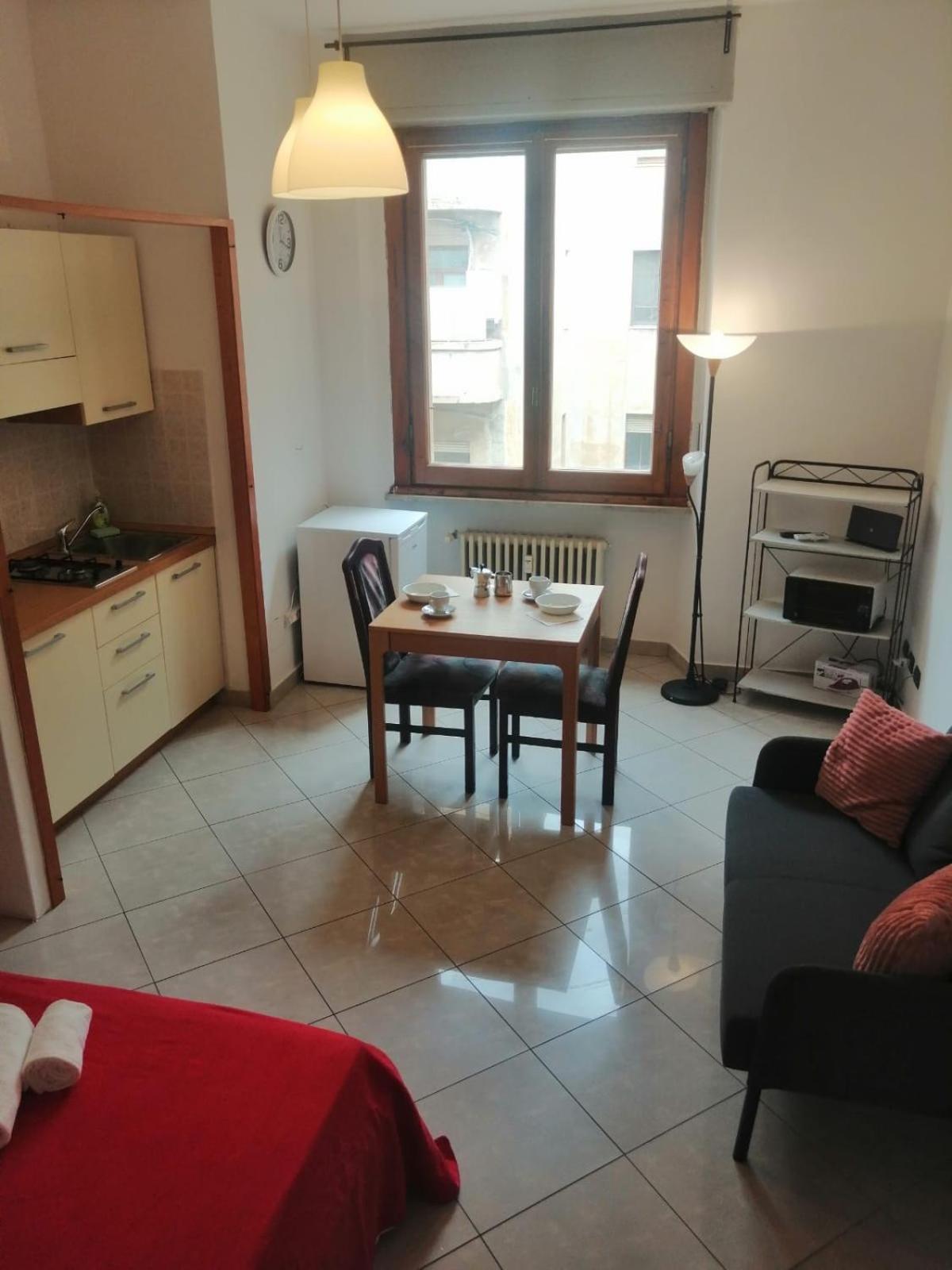 Apartment In Front Of The Train Station! Florens Exteriör bild