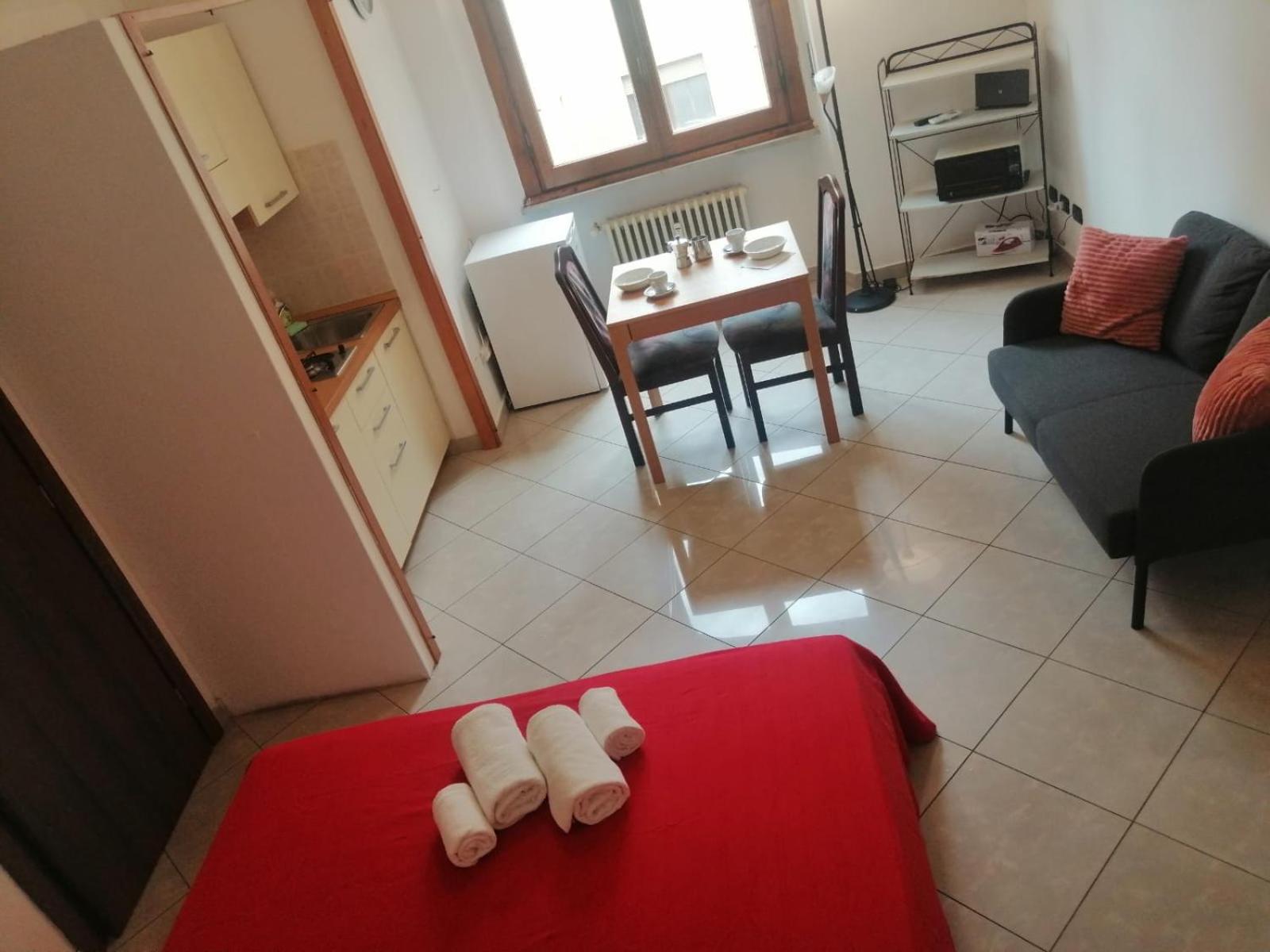 Apartment In Front Of The Train Station! Florens Exteriör bild