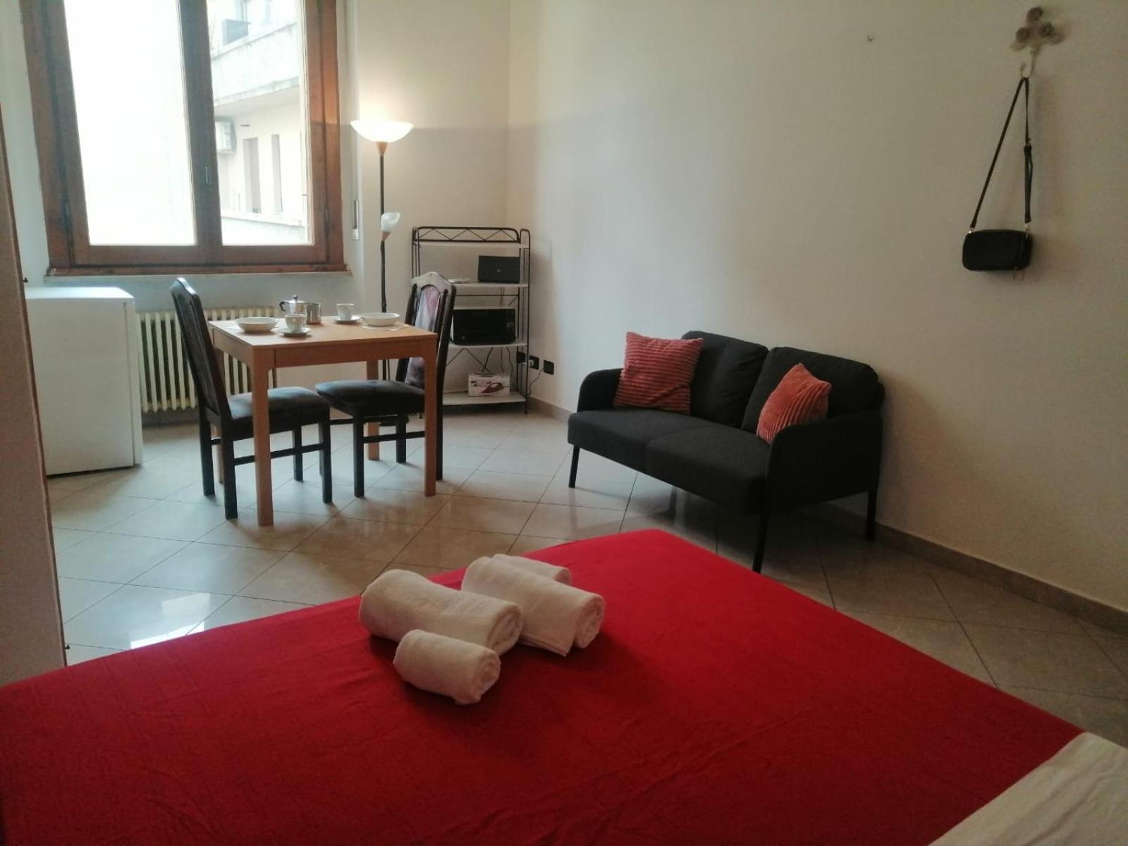 Apartment In Front Of The Train Station! Florens Exteriör bild