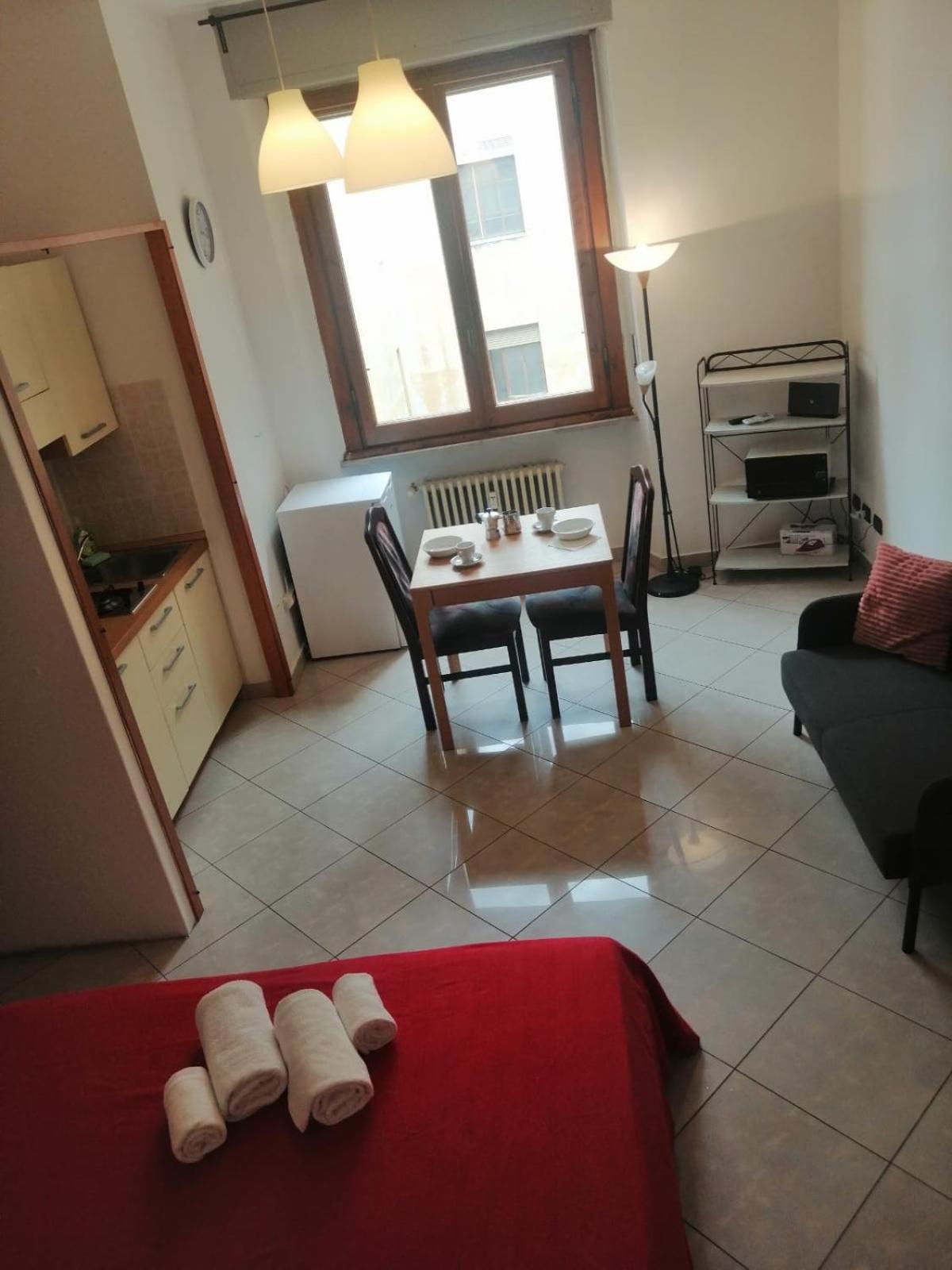 Apartment In Front Of The Train Station! Florens Exteriör bild